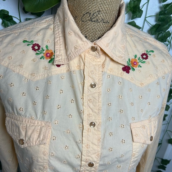 Roxy Cream Casual Button Down Shirt with Embroidered Yoke - Picture 2 of 9